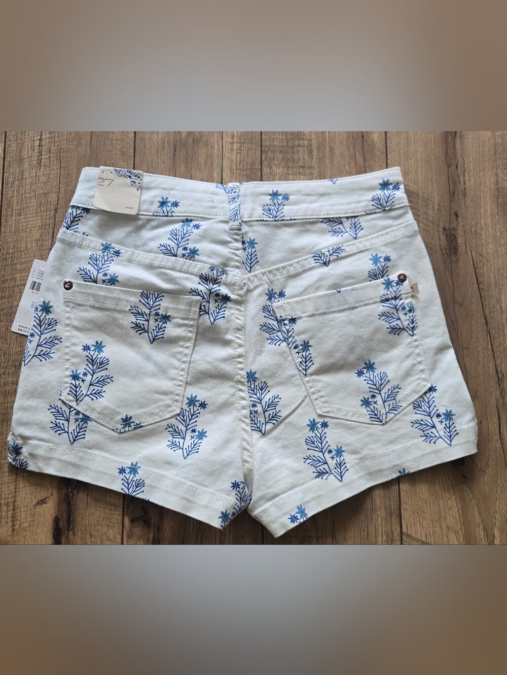 Anthropolgie Pilcro White Floral Denim Shorts - Picture 4 of 9